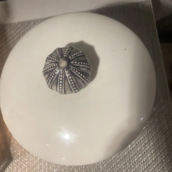 Rae Dunn reward crown canister